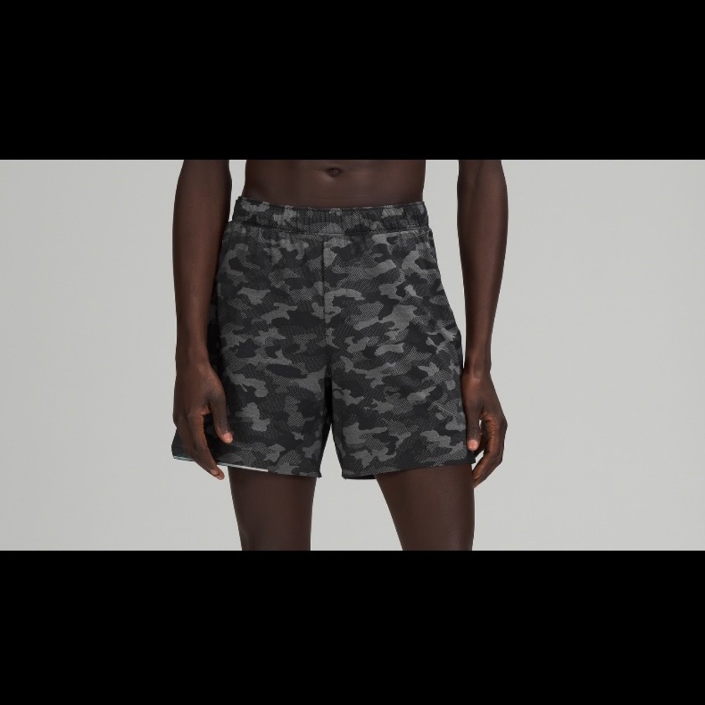 Lululemon Men’s Surge Shorts 6” liner L large Camo